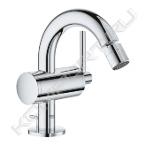 Общее описание <br/>  <br/> Немецкий концерн Grohe изготавливает сантехническое оборудование, которое зарекомендовало себя по всему миру своими надежными и практичными характеристиками. Смесители Atrio для биде, с С-изливом, со сливным гарнитуром, производимые компанией Grohe, обладают высокой долговечностью, благодаря новейшим технологиям изготовления и качественному сырью, что подтверждается в процессе многолетней безаварийной эксплуатации. <br/>  <br/> Основные характеристики <br/>  <br/> - Материал - латунь <br/> - Давление воды – 1-5 бар <br/> - Рабочее давление – 10 бар <br/> - Испытательное давление – 16 бар <br/> - Расход при давлении воды 3 бар – 9 л/мин <br/> - Температура горячей воды на входе – max 80°С <br/> - Рекомендовано (экономия энергии) - 60°С <br/> - Запорный клапан – керамический картридж 28 мм <br/> - Высота излива – 185 мм <br/> - Вес –2,3 кг <br/> - Класс шума I по DIN 4109 <br/> - Количество монтажных отверстий – 1 <br/> - Форма излива – традиционная <br/> - Тип подводки – гибкая  <br/>  <br/> Возможности и назначение <br/>  <br/> Данная модель смесителей для биде Atrio, с С-изливом, оборудована аэратором, который смешивает поток воды с кислородом, делая его тем самым мягче. Данная модель смесителей Atrio для биде, с С-изливом, оборудована сливным гарнитуром, посредством которого можно закрывать, либо открывать сливное отверстие путем нажатия на небольшой рычаг, расположенный в корпусе смесителя. Смесители Atrio для биде, с С-изливом, производимые компанией Grohe, отличаются неповторимым качеством хода, благодаря картриджам, изготовленным по технологии Grohe SilkMove. Картриджи – это главный механизм смесителя,  картриджи фирмы Grohe комплектуются керамическими дисками, которые покрываются специальным покрытием Teflon,  что обеспечивает плавное скольжение относительно друг друга и как следствие точную регулировку напора и температуры воды.  Поверхность смесителей Atrio для биде, с С-изливом, производимых компанией Grohe, тщательно покрыта слоем высококачественного хрома, с помощью технологии Grohe StarLight, благодаря чему не тускнеет и обладает уникальной износоустойчивостью. Применение смесителей Atrio для биде, с С-изливом, с открытыми водонагревателями не предусмотрено.  <br/>  <br/> Комплект поставки <br/>  <br/> - Смеситель для биде <br/> - Сливной гарнитур <br/> - Контргайка <br/> - Техническое руководство <br/> - Инструкция по уходу <br/>  <br/> Дополнительная информация <br/>  <br/> Гарантийный срок эксплуатации смесителей, производимых компанией Grohe, составляет 5 лет. Компания Grohe стала одним из первых производителей сантехнического оборудования, сертифицировавших свою продукцию по новой классификационной системе WELL, способствующей переходу на рациональное водопотребление и обеспечивающая потребителей и профессионалов понятной системой сертификации. Система управления качеством, принятая в компании, была сертифицирована МОС 9001 в 1992 году.