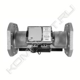 <span style="font-weight:bold;">Преобразователи расхода ультразвуковые SonoSensor 30</span> предназначены для измерения объема воды на объектах коммунального хозяйства и в других отраслях промышленности при технологических и учетно-расчетных операциях.<br>Преобразователь может устанавливаться как на подающем, так и на обратном трубопроводе.<br><br><span style="font-weight:bold;">Состав изделия:</span><br>В состав изделия и комплект поставки преобразователя входят:<br>• Преобразователь расхода ультразвуковой SonoSensor 30 (в соответствии с заказом);<br>• Паспорт;<br>• Методика поверки (по заказу, на партию);<br>• Руководство по эксплуатации.<br><span style="font-weight:bold;"><br>Устройство и принцип действия:</span><br>Принцип измерения объема жидкости основан на ультразвуковом методе измерения.<br>Ультразвуковой преобразователь измеряет расход, используя принцип разности времени прохождения ультразвукового сигнала по направлению и против направления потока теплоносителя. Ультразвуковой сигнал испускается ультразвуковыми излучателями/приемниками, находящимися на расстоянии L друг от друга, попеременно вдоль по направлению движения жидкости и в противоположном направлении.<br>Из результирующей разности времени прохождения ультразвукового сигнала по и против направления движения жидкости вычисляется скорость потока.<br>Измеренная скорость потока преобразуется в количество электрических импульсов, которые передаются через импульсный выход преобразователя.