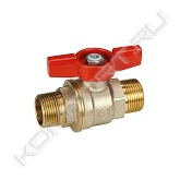 <span style="font-weight:bold;">Кран шаровой полнопроходной с шаром DADO, резьба наружная/наружная, никелированный, ручка - бабочка красная.</span><br>Краны шаровые серий R91XXX и R95XXX полнопроходные с шаром DADO© предназначены для промышленного и бытового использования в качестве запорной арматуры в системах отопления, охлаждения, холодного и горячего водоснабжения, транспортирования сжатого воздуха, нефтепродуктов, жидкостей и газов не агрессивных к материалам крана в пределах допустимых значений температуры и давления, указанных в настоящем паспорте.<br>Шар DADO обеспечивает удаление загрязнений с поверхности шара в местах контакта с прокладкой, устраняя возможность повреждения прокладок во время открытия и закрытия крана; примеси, содержащиеся в жидкостях, откладываются на плоской стороне сферы, а затем удаляются потоками жидкости. Малая площадь контакта между сферой и прокладками уменьшает трение и, следовательно, момент прикладываемый к ручке крана примерно на 15% -20% по сравнению с кранами с традиционным шаром. <br>Совокупный эффект этих факторов, приводит к увеличению срока полезного использования.<br>Использование шаровых кранов в качестве регулирующей арматуры не допускается.